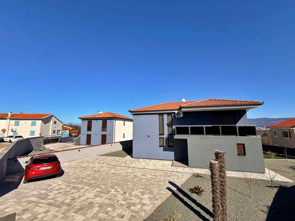 Villa mit Swimmingpool, Grill und Whirlpool