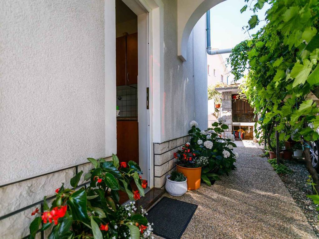 Studio mit Klimaanlage und Grillterrasse zur gemeinsamen Nutzung