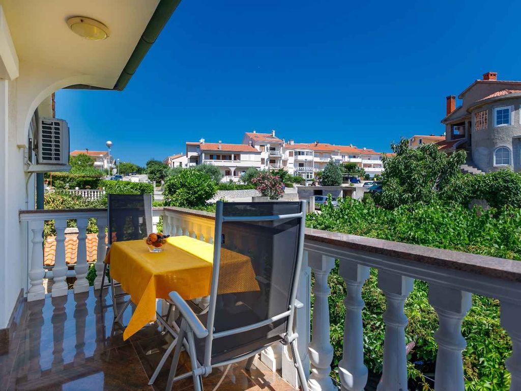 Studio mit Klimaanlage und Grillterrasse zur gemeinsamen Nutzung