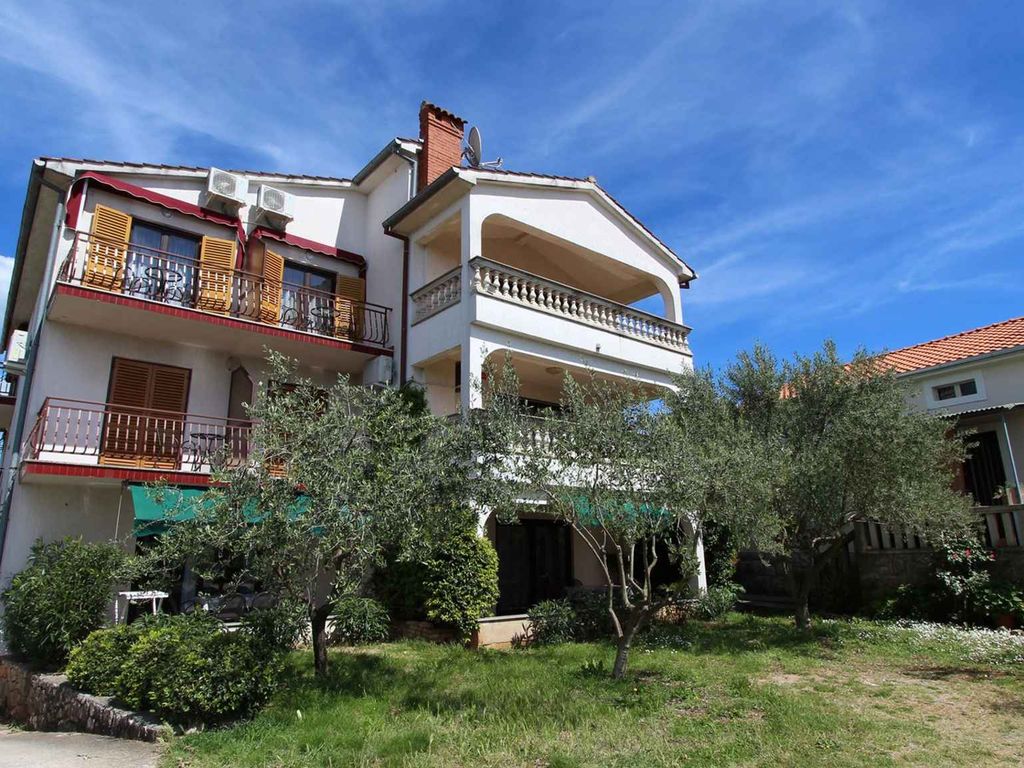 Ferienwohnung mit Klimaanlage und Balkon