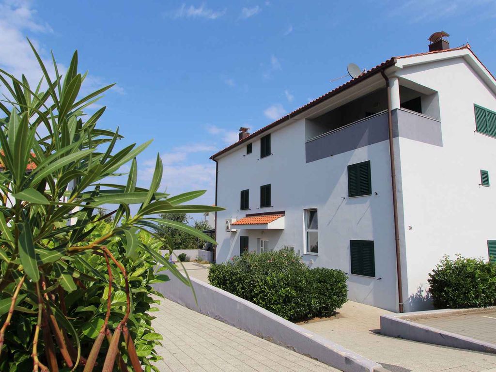 Ferienwohnung mit Balkon und Klimananlage