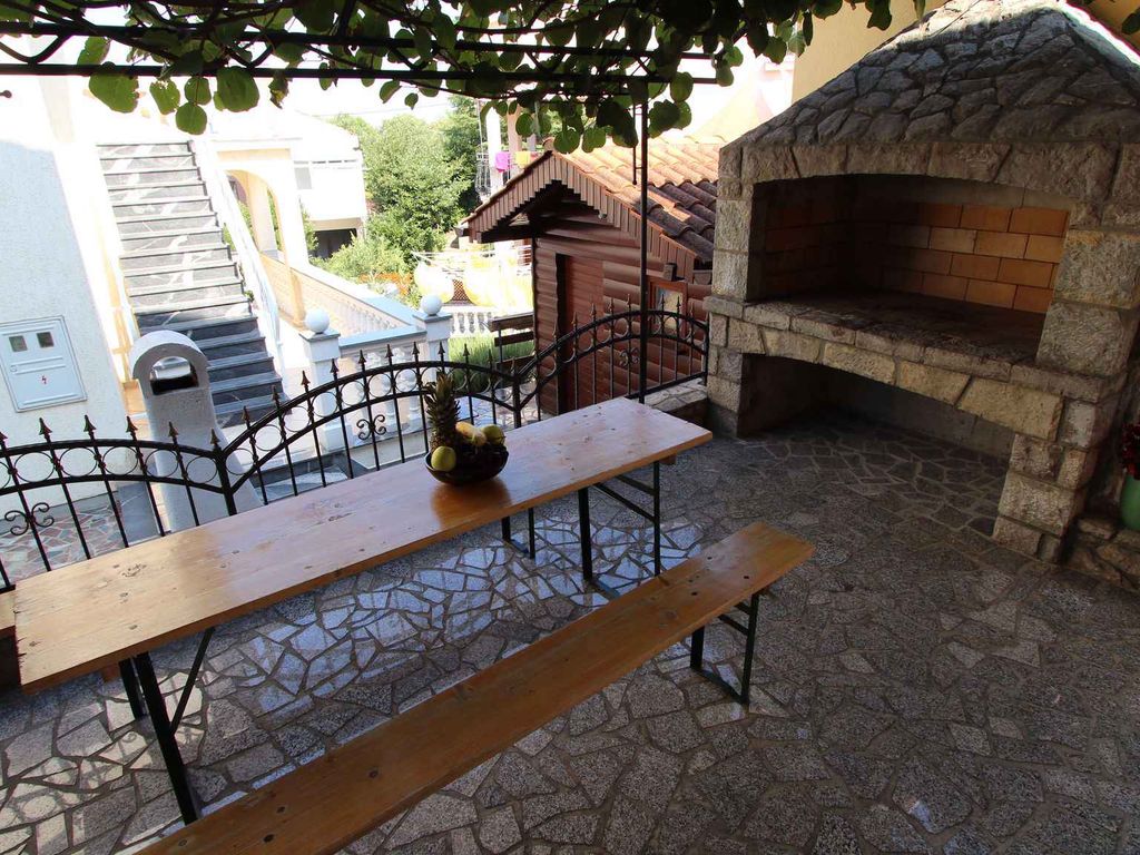 Ferienwohnung mit Klimaanlage und Grill in Strandnähe