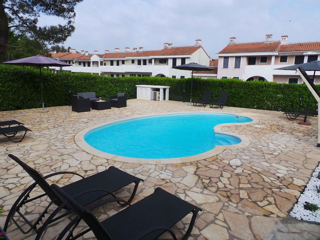 Ferienhaus mit Pool 100 m vom Strand