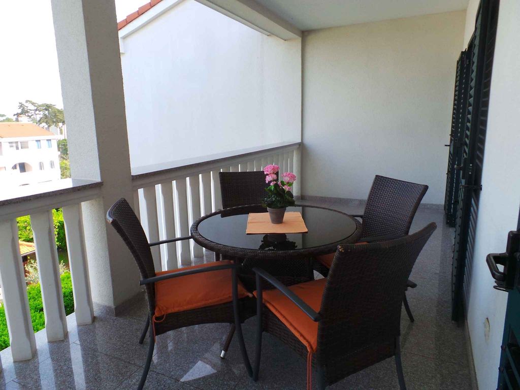 Ferienhaus mit Pool 100 m vom Strand