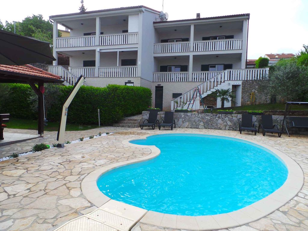 Ferienhaus mit Pool 100 m vom Strand