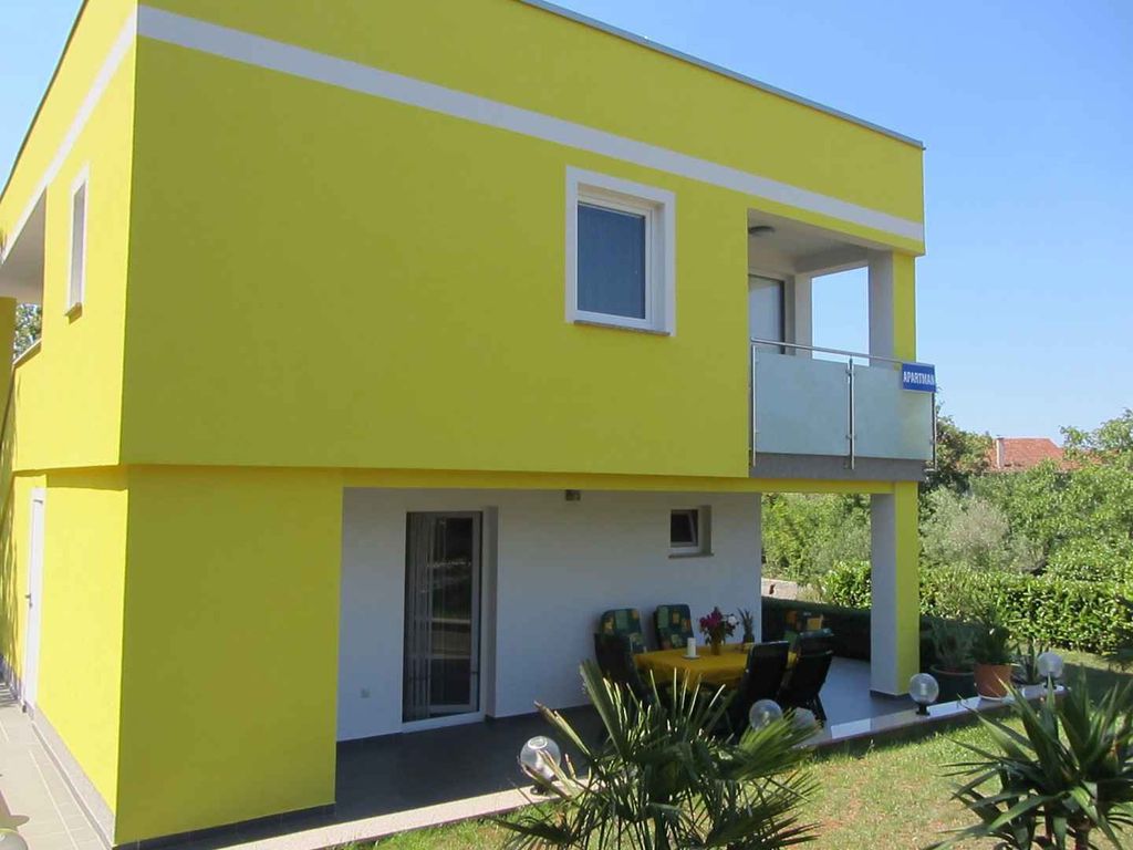 Ferienwohnung mit Klimaanlage und Balkon