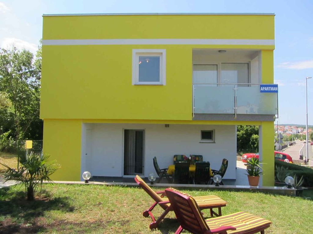 Ferienwohnung mit Klimaanlage und Balkon