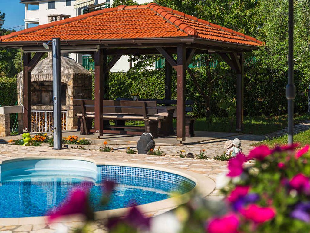 Ferienhaus mit Pool und Klimaanlage
