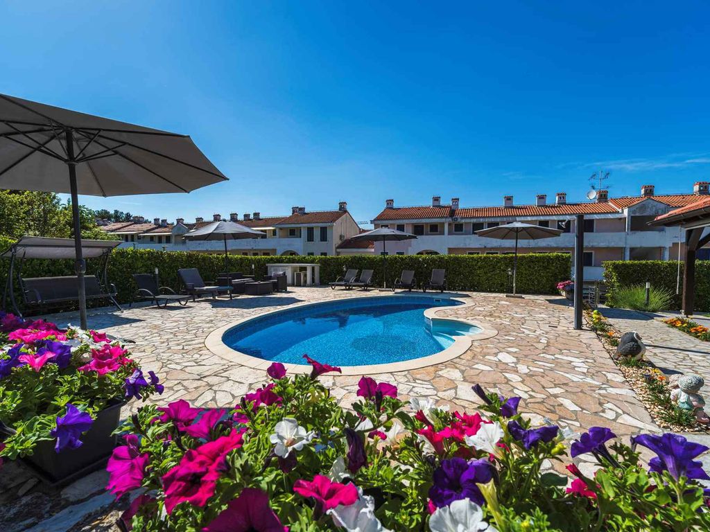 Ferienhaus mit Pool und Klimaanlage