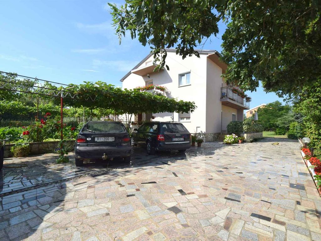 Ferienwohnung mit Terrasse und Grill