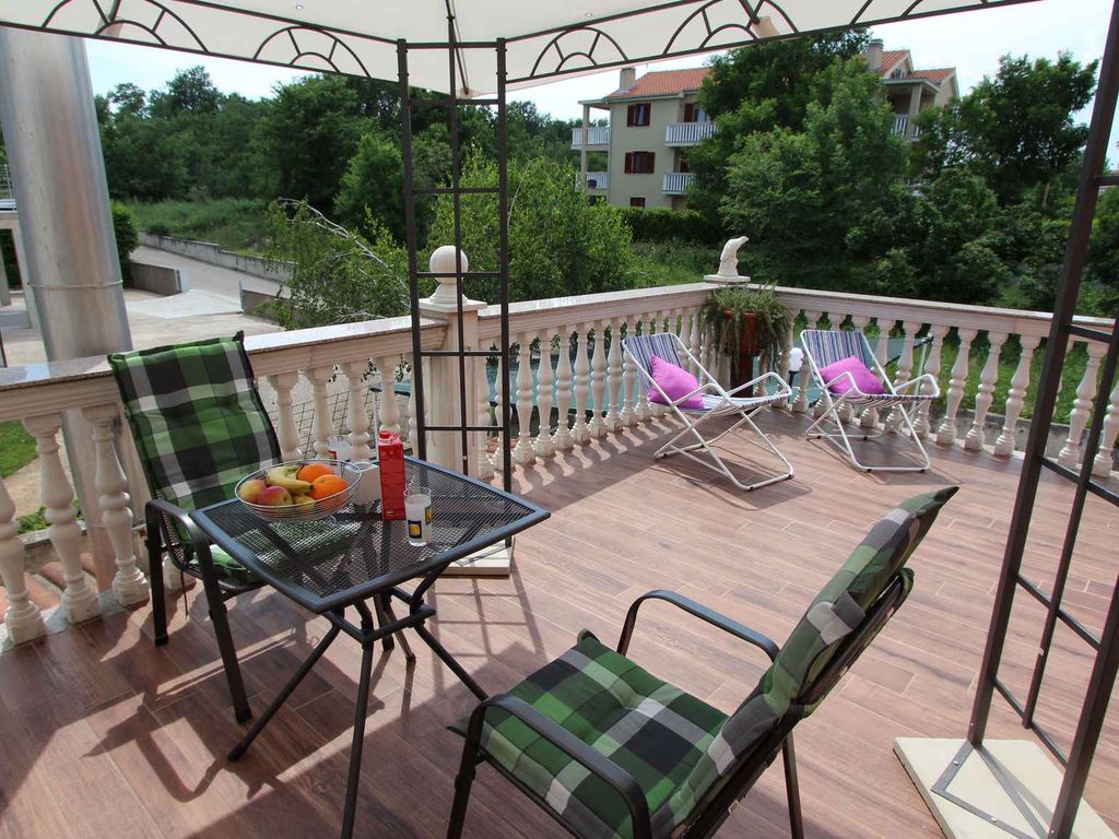 Studio mit Balkon und Klimaanlage