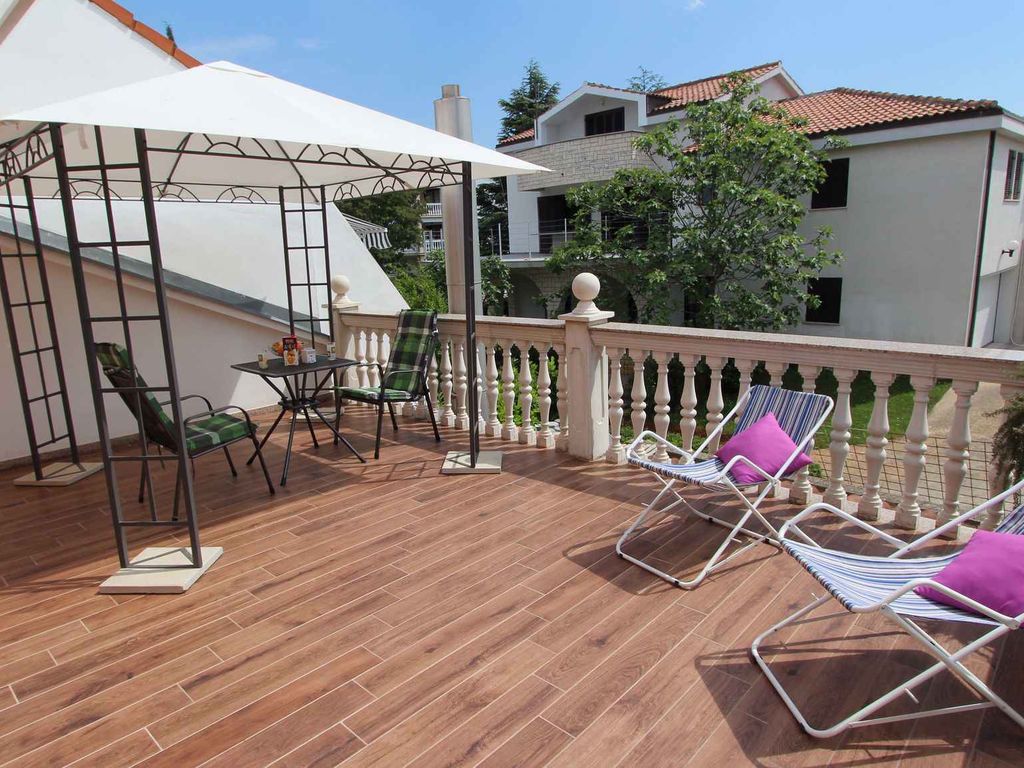 Studio mit Balkon und Klimaanlage