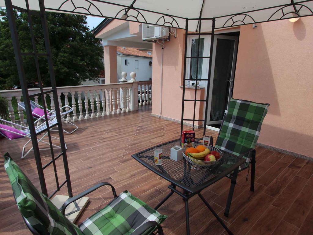 Studio mit Balkon und Klimaanlage