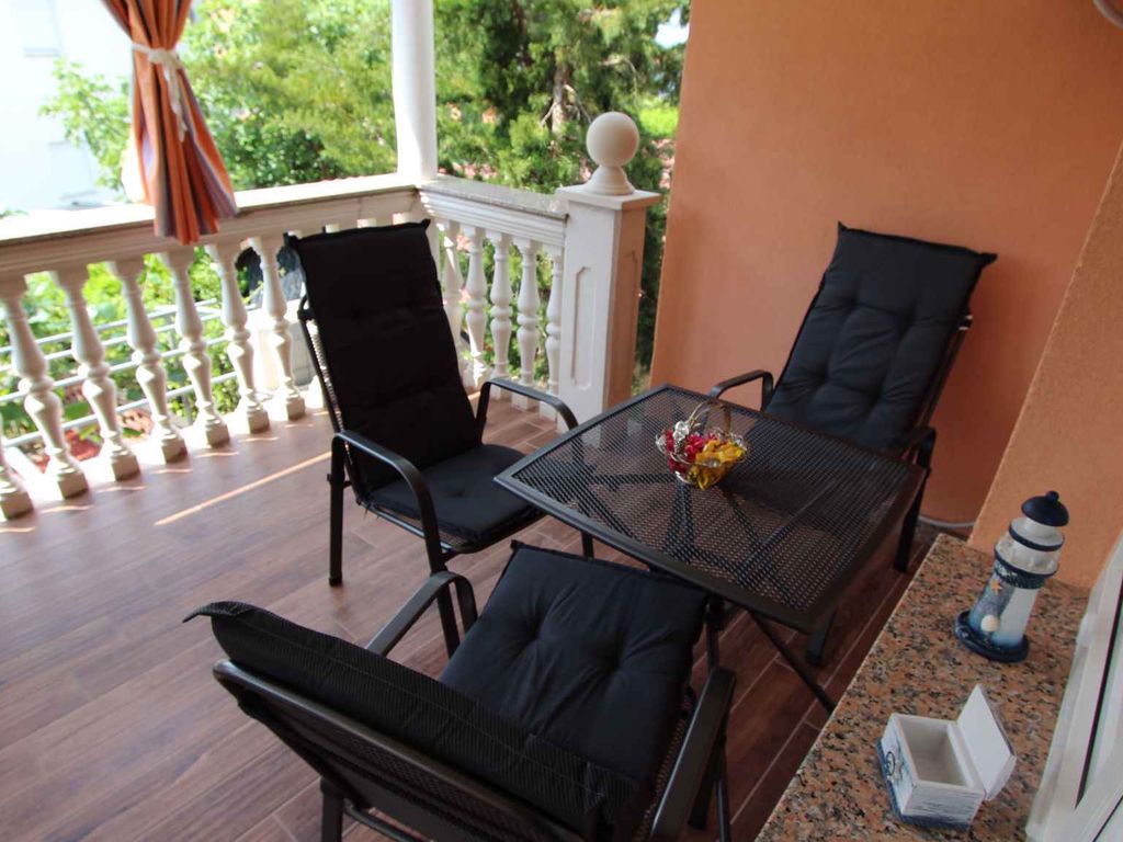 Studio mit Balkon und Klimaanlage