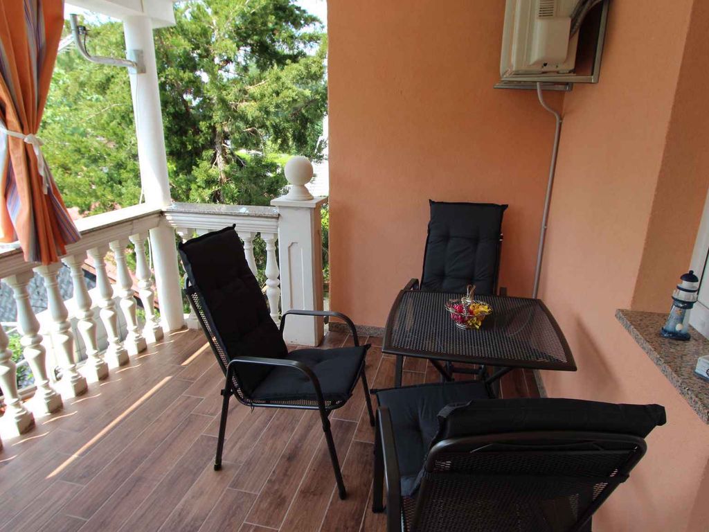 Studio mit Balkon und Klimaanlage