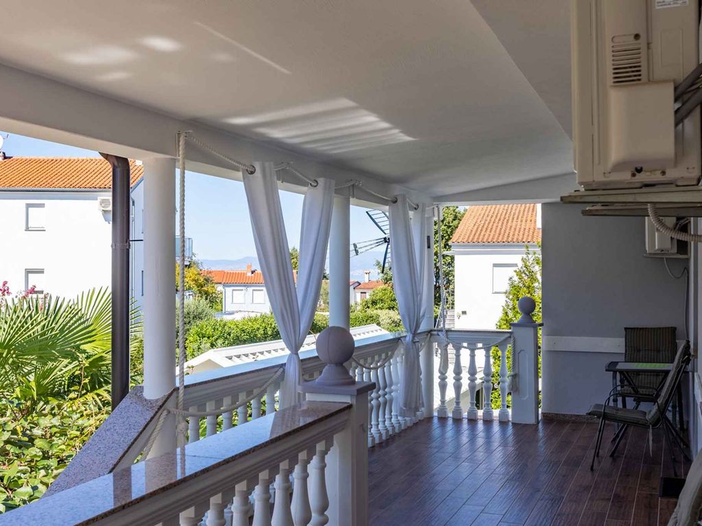 Studio mit Balkon und Klimaanlage