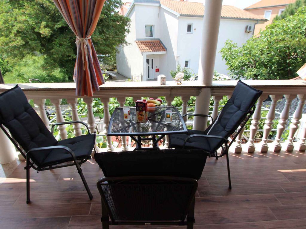 Studio mit Balkon und Klimaanlage