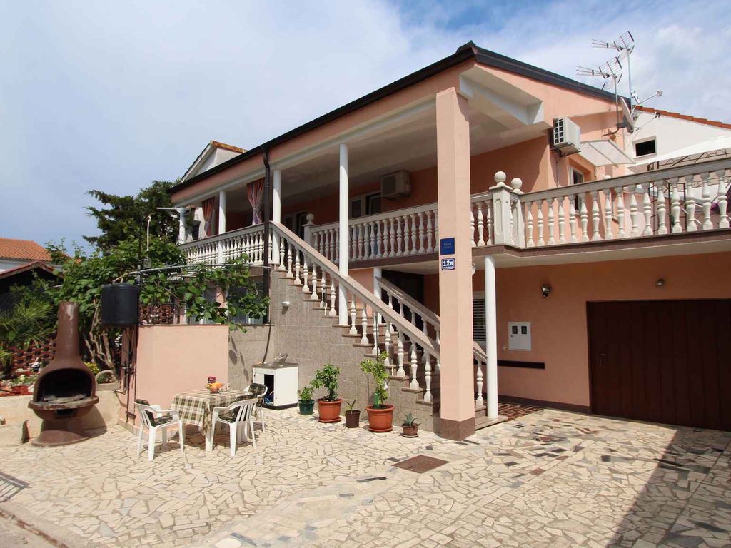 Studio mit Balkon und Klimaanlage