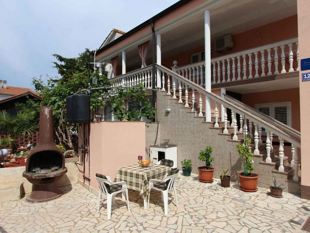 Studio mit Balkon und Klimaanlage