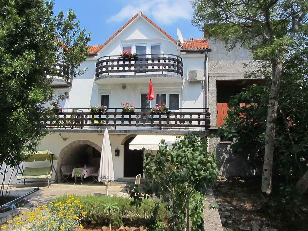 Ferienwohnung mit Klimaanlage und Balkon