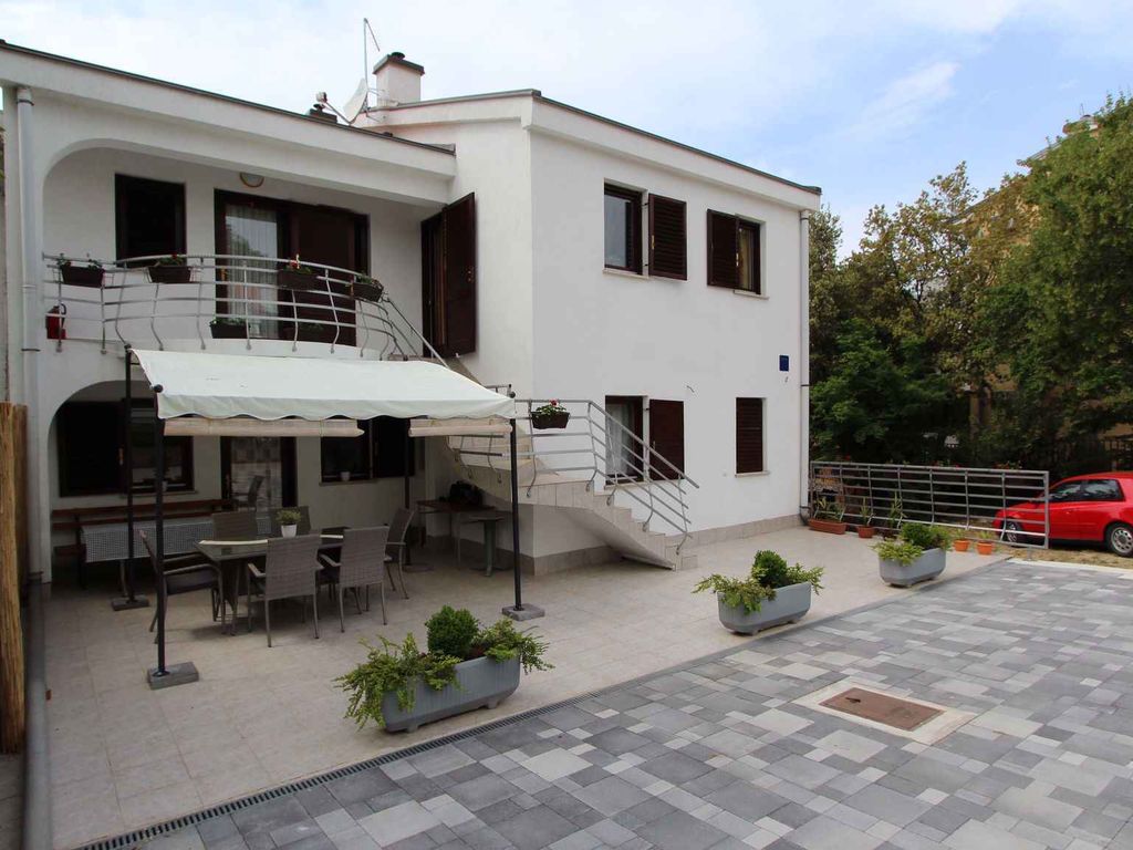 Ferienwohnung mit Klimaanlage und Balkon