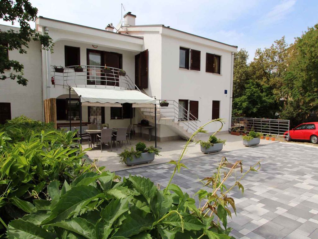 Ferienwohnung mit Klimaanlage und Balkon