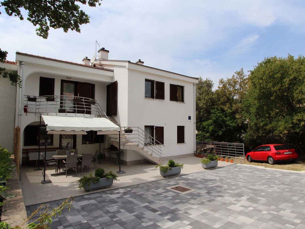 Ferienwohnung mit Klimaanlage und Balkon