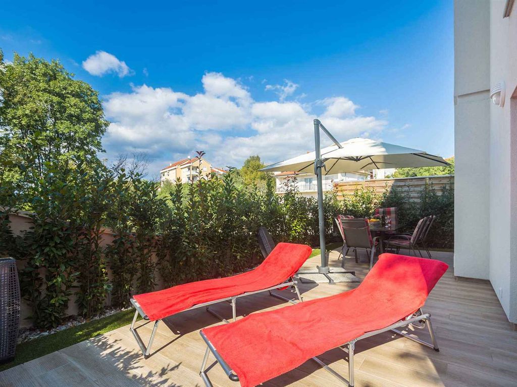 Ferienhaus mit Pool für 8 Personen