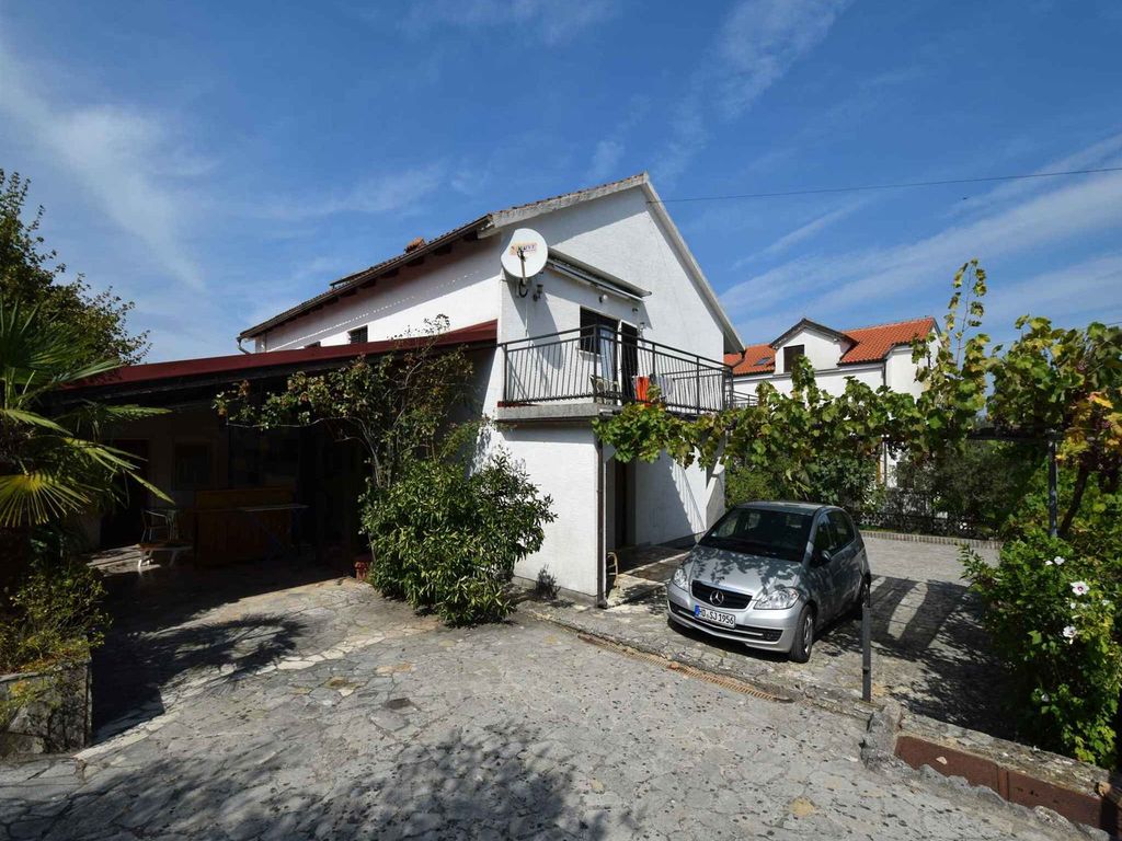 Ferienwohnung mit Gartenterrasse und Grill