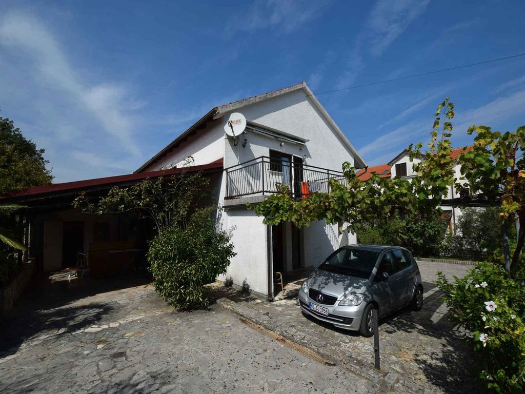 Studio mit Terrasse und Grill