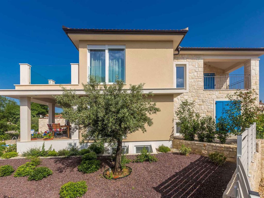 Villa mit Balkon für 2 Personen