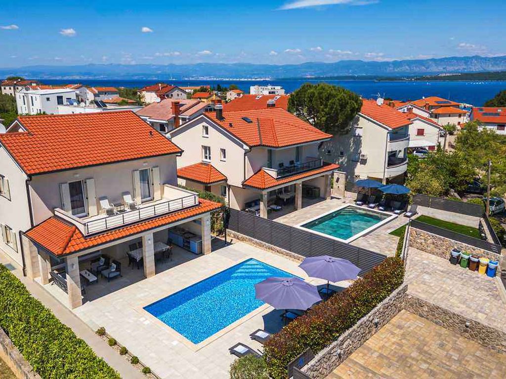 Villa mit Pool für 8 Personen