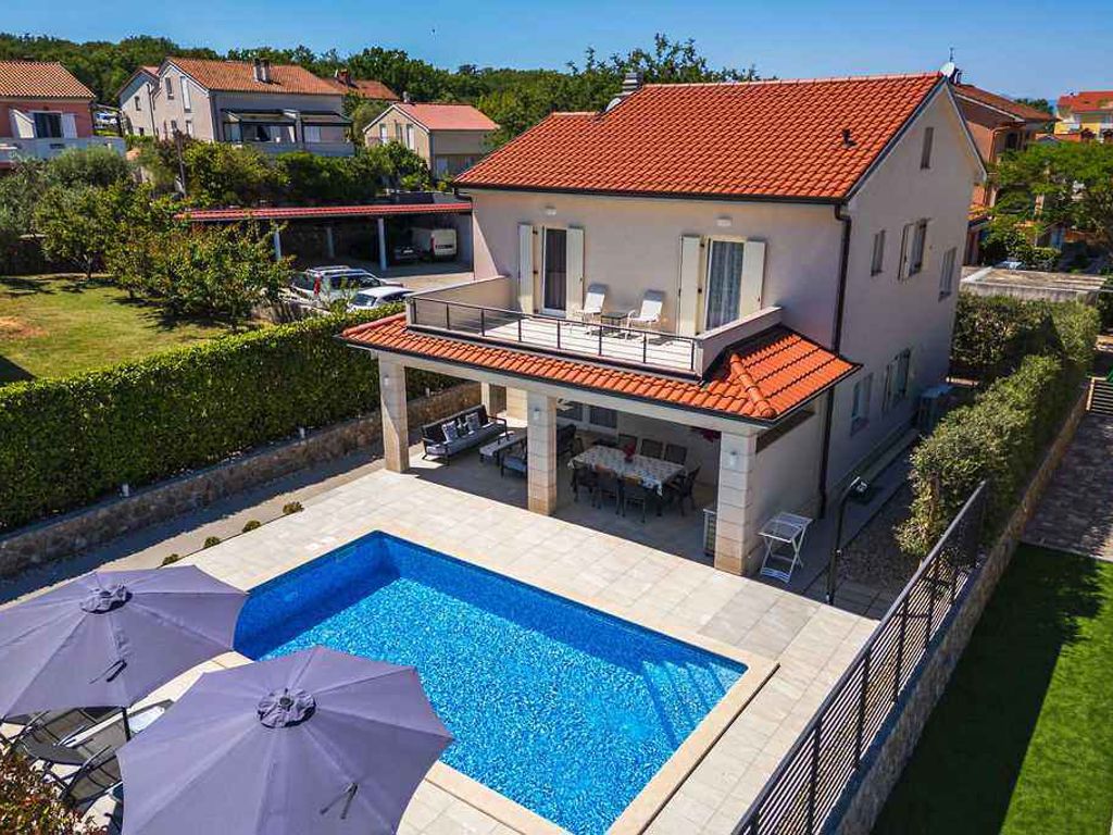 Villa mit Pool für 8 Personen