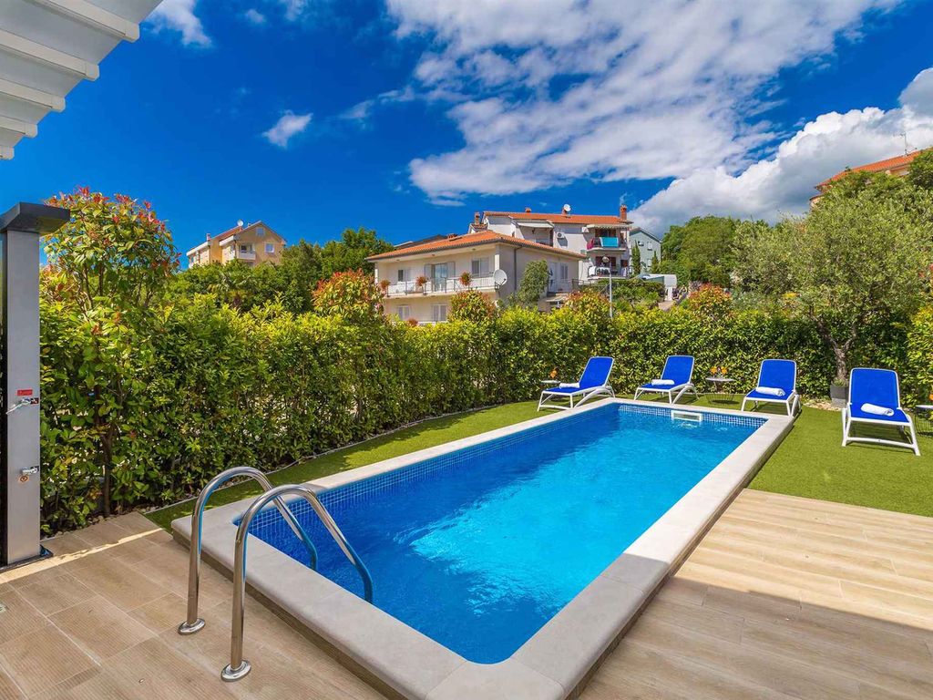 Villa mit Pool im Zentrum von Malinska