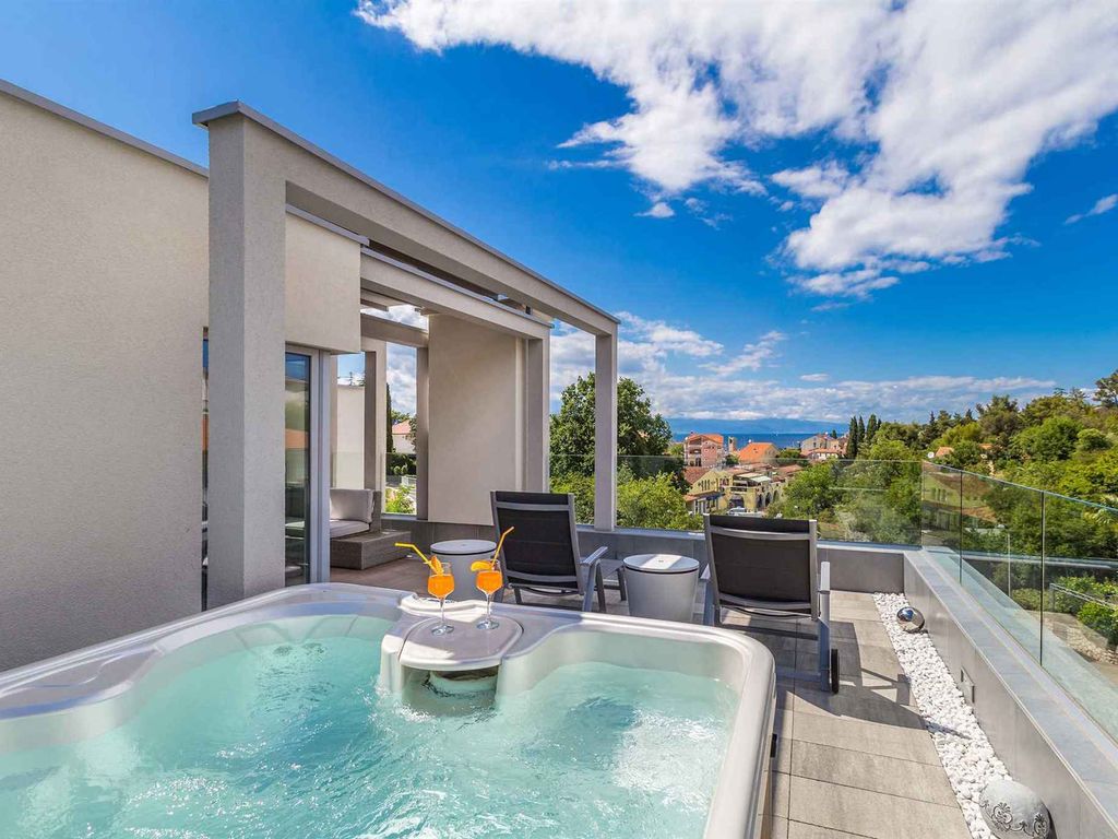 Villa mit Pool im Zentrum von Malinska