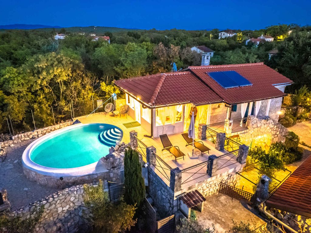 Villa mit Pool und Klimaanlage