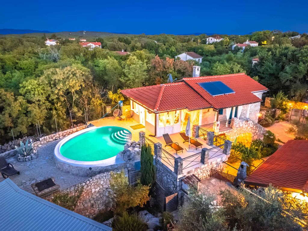 Villa mit Pool und Klimaanlage