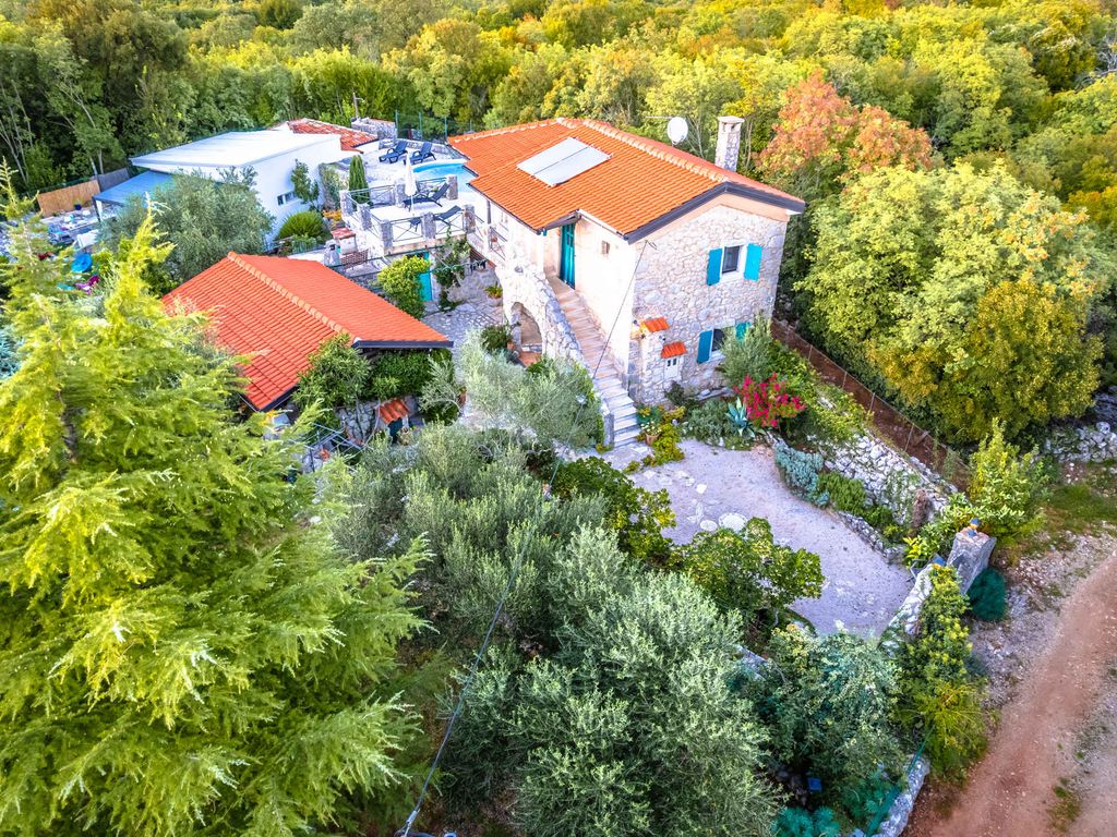 Villa mit Pool und Klimaanlage