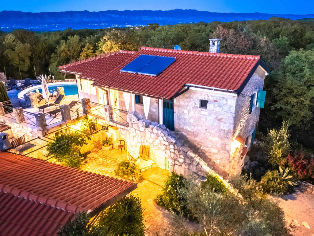 Villa mit Pool und Klimaanlage