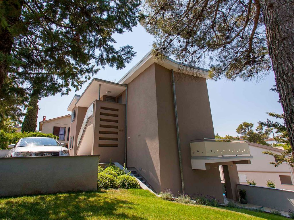 Ferienwohnung mit Klimaanlage und Pool, 200 m vom Strand entfernt