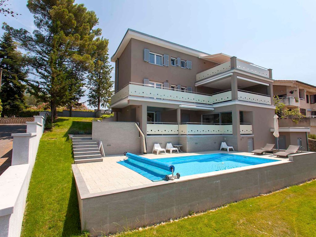 Ferienwohnung mit Klimaanlage und Pool, 200 m vom Strand entfernt