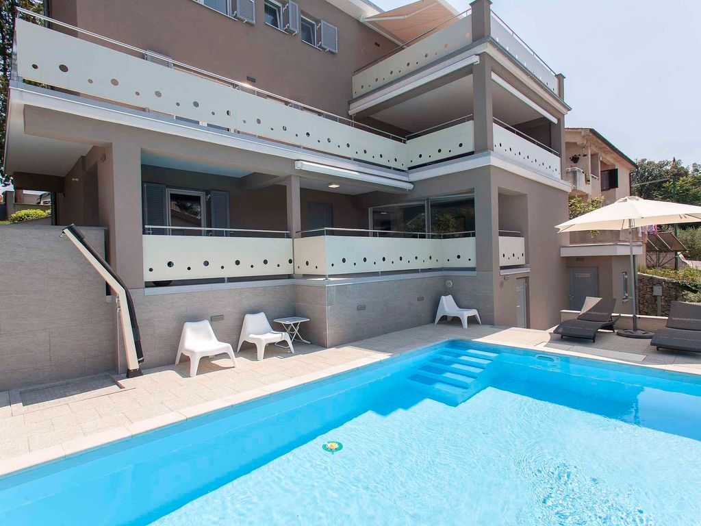 Ferienwohnung mit Klimaanlage und Pool, 200 m vom Strand entfernt