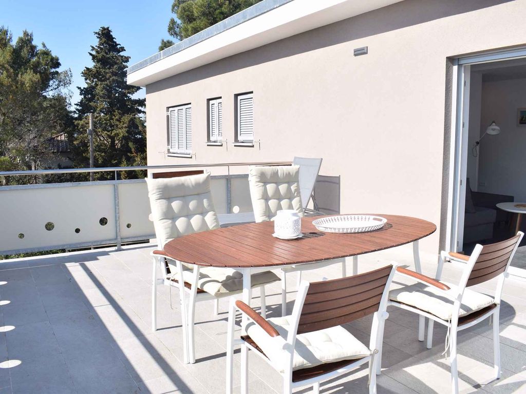 Ferienwohnung mit Klimaanlage und Pool, 200 m vom Strand entfernt
