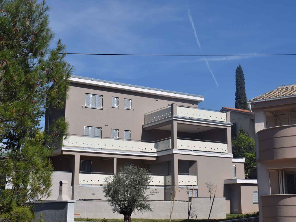 Ferienwohnung mit Klimaanlage und Pool, 200 m vom Strand entfernt