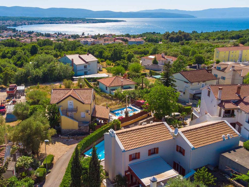 Villa mit Klimaanlagen und Pool