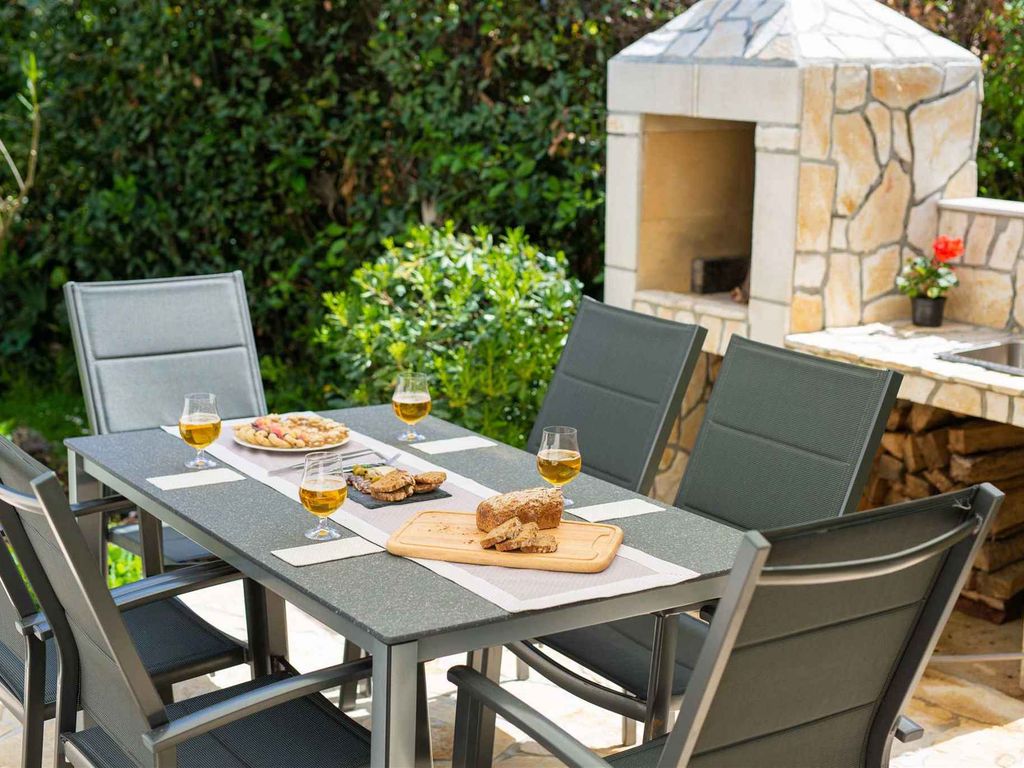 Ferienhaus in Strandnähe mit schönem Garten