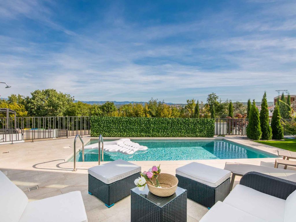 Ferienwohnung mit privatem Pool und Meerblick