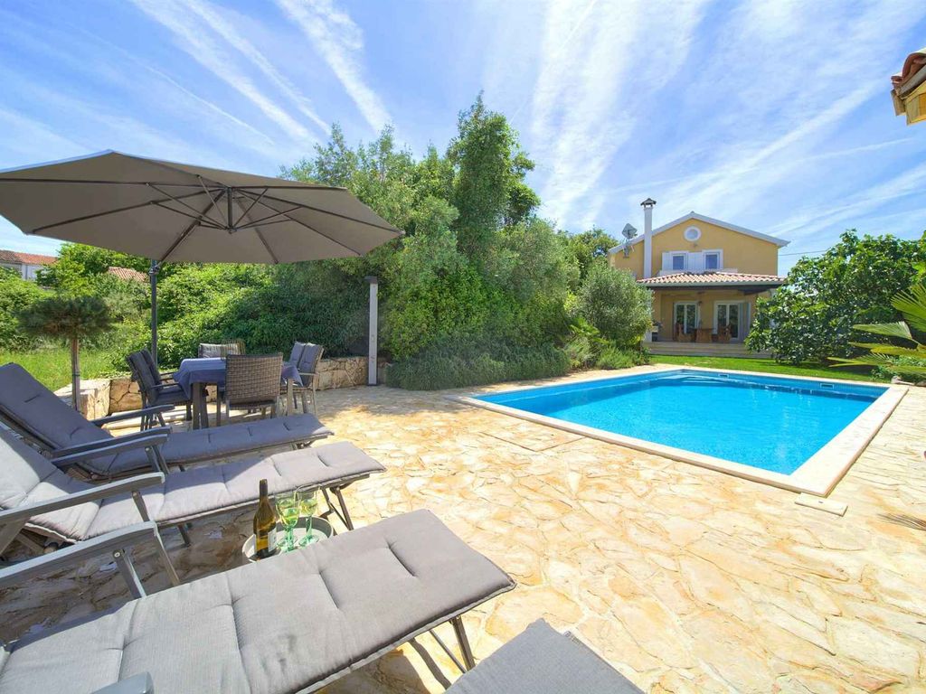 Ferienhaus ruhiger Ort mit Pool