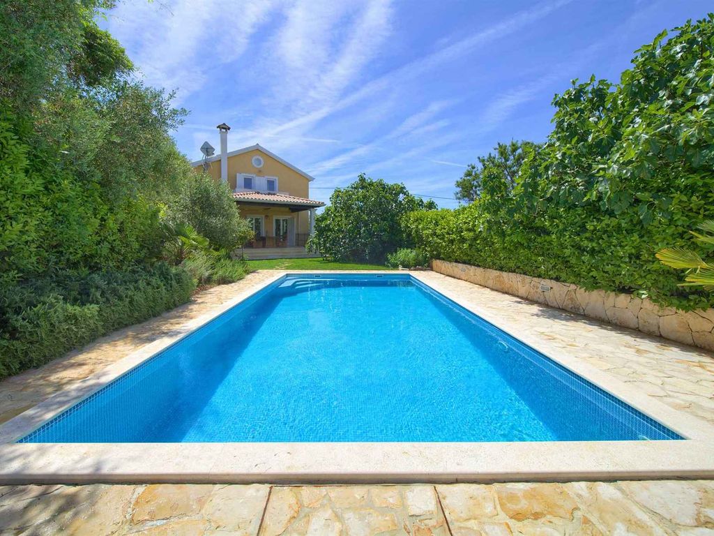 Ferienhaus ruhiger Ort mit Pool