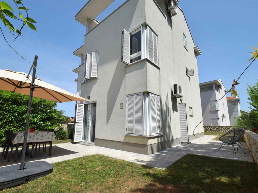 Ferienwohnung mit Balkon und Grill